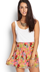 This Parrot Paradise Skirt guarantees an easy-breezy look for the sunny season.
